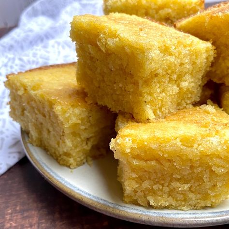 Easy Sweet Cornbread, Keto Cornbread Recipe, Sweet Cornbread Recipe, Keto Cornbread, Jiffy Cornbread Recipes, Cornbread Cake, Cornbread Recipe Sweet, Buttermilk Cornbread, Whipped Honey