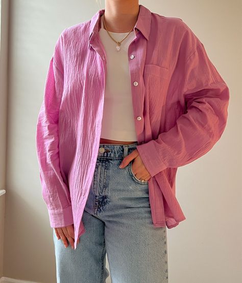 Pink Linen Button Down, How To Style Pink Blouse, Pink Satin Button Up Outfit, Button Up Open Shirt Outfit, Pink Linen Blouse Outfit, Blouses Outfit Casual, How To Style Pink Button Up, Button Downs Women, Pink Shirt Jacket Outfit