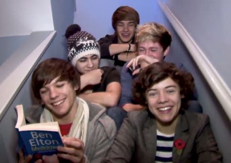 One Direction First Picture, One Direction Comfort, One Direction Funny Pictures, One Direction Moments, History 1d, One Direction Funny, One Direction Party, One Direction Live, Funny Interview