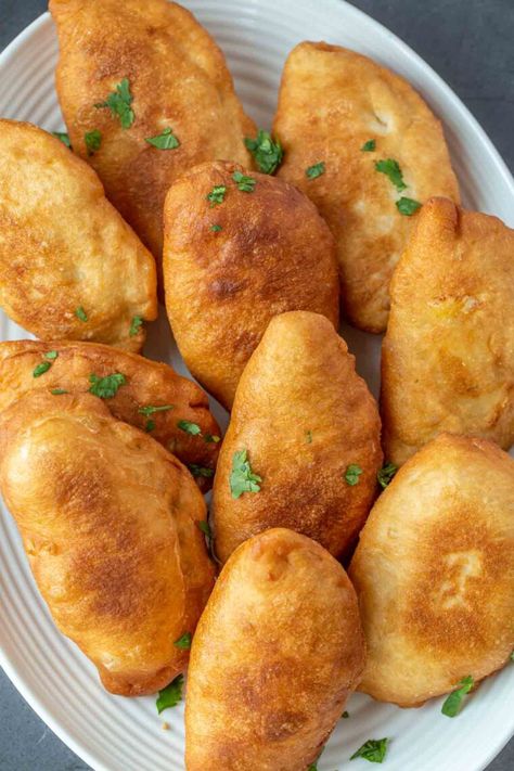 Soft and fluffy dough filled with a cheesy potato filling. The BEST homemade potato pirozhki recipe. Piroshki Dough Recipe, Pirozhki Recipe, Piroshky Recipe, Beet Borscht, Yeast Free Breads, Potato Filling, Russian Dishes, Fried Potato, Cheesy Potato