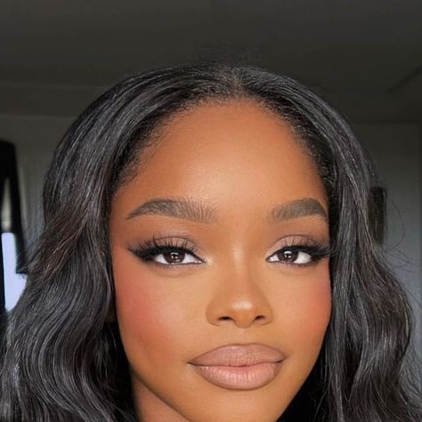 Diana Shin on Instagram: "This face 😍 @marsaimartin #makeup #dianashin" Makeup On Tanned Skin, Sam Fine Makeup, Black Woman Eye Makeup, Light Makeup Brown Skin, Soft Glam Bridal Makeup Black Women, Soft Glam Makeup Black Women Light Skin, Brown Skin Makeup Looks, Natural Makeup Looks For Black Women, Soft Glam Dark Skin