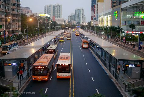 Guangzhou BRT Bus Rapid Transit, Urban Spaces Design, Bus Stop Design, Wide Photo, Urban Design Concept, Eco City, Rapid Transit, Bus Terminal, Road Design