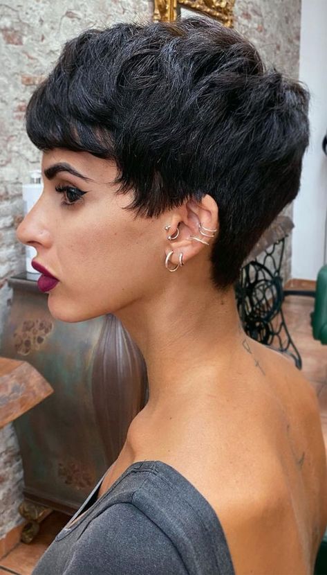 Textured Pixie Haircut, Hairstyles Feminine, Pixie Haircut With Bangs, Cute Pixie Haircuts, Textured Pixie, Women Pixie Cut, Feminine Pixie, Short Black Hair, Pixie Wig