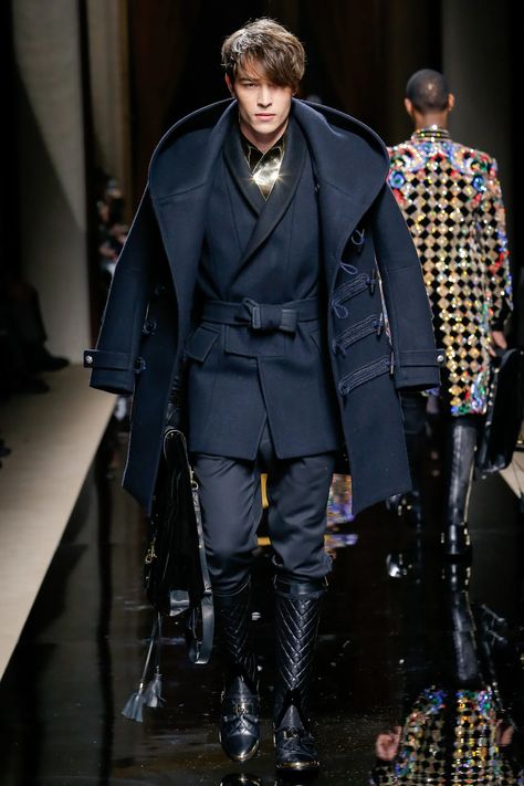 Balmain Fall 2016 Menswear Collection | Vogue Fashion Show Outfit, Cargo Jacket Mens, Francisco Lachowski, 2016 Menswear, Mens Pants Fashion, Vintage Military, Outfit Winter, Brand Collection, Casual Winter Outfits