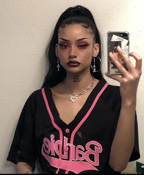 Doja Makeup, Chicana Goth, Chicana Makeup 90s, Goth Latina Makeup, Highschool Makeup, Revenge Makeup, Chicana Makeup, Chola Makeup, Dark Red Lips