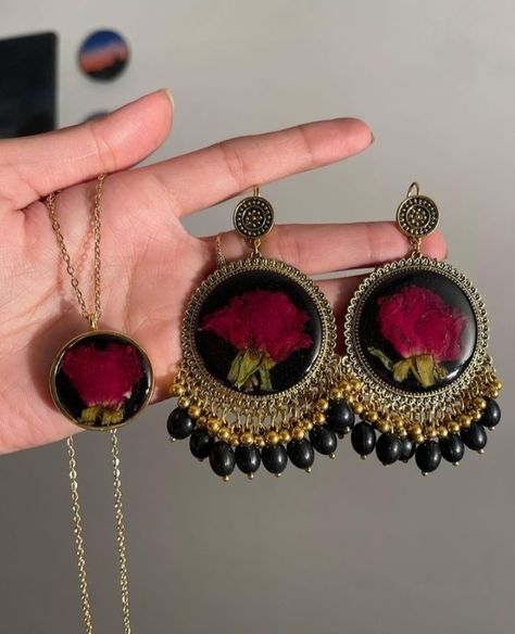 Resin Jwellary Ideas, Resin Jwellary, Jwellary Ideas, Resin Jhumka, Earring Resin, Diy Resin Earrings, Fitbit Bracelet, Trendy Silver Jewelry, Hand Jewelry Rings