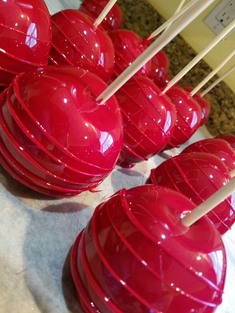 Classic red candy apples #oneskinnybaker Red Candy Apples, Pokemon Core, Mlp Au, Genshin Aesthetic, Impact Aesthetic, Gourmet Candy Apples, Kyoko Sakura, Apple Aesthetic, Candy Apple Recipe