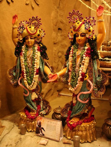 Aindra prabhu deities (Gaura Nitai) Gauranga Nityananda, Aindra Prabhu, Marriage Manifestation, Pancha Tattva, Akhanda Bharat, Caitanya Mahaprabhu, Room Altar, Deity Worship, Radha Govind