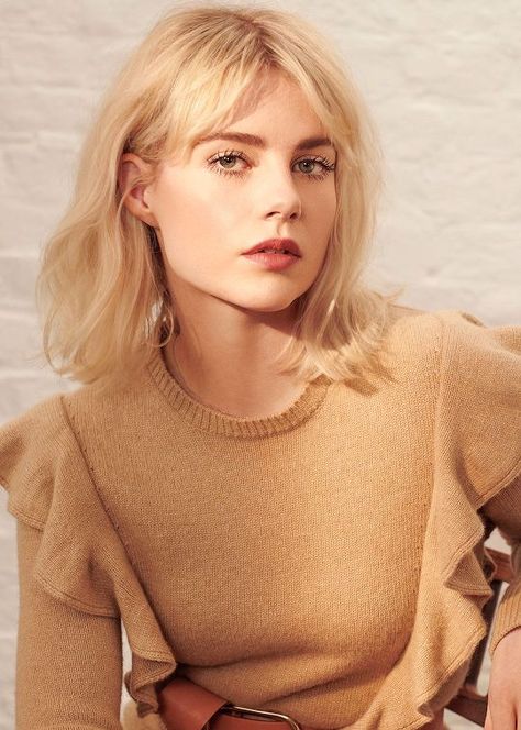 LUCY BOYNTON photographed for ELLE Spain, 2021 Mascara Hacks, Elle Spain, Blonde Actresses, Lucy Boynton, Young Actresses, Elle Magazine, Bohemian Rhapsody, Photo Archive, Celebrity Photos