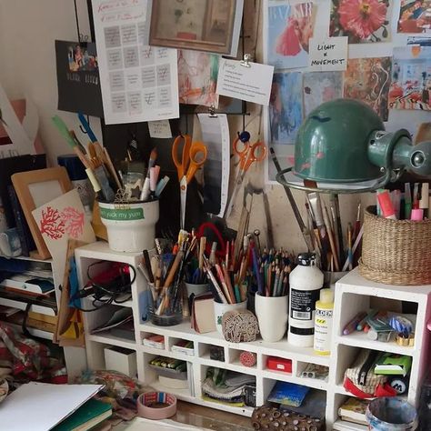 Hélène Maroutian at home messy studio table Messy Art Room, Messy Craft Room, Messy Desk Drawing, Paper Works Office Messy, Messy Work Desk Aesthetic, Seamstress Studio, Messy Art Desk Aesthetic, Teacher Table, Desk Layout