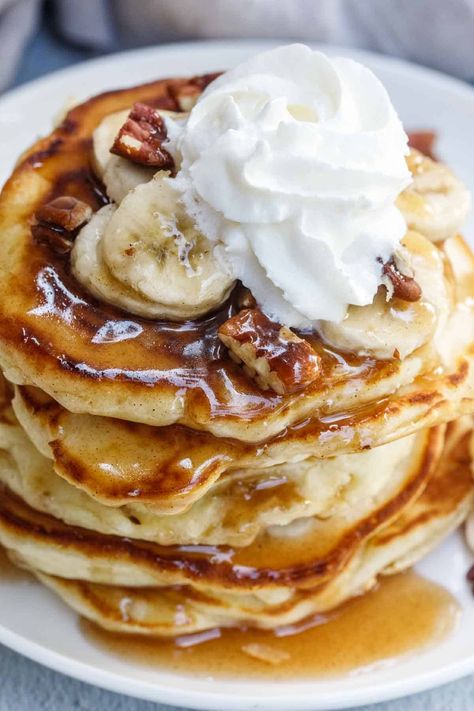 This easy banana foster pancake recipe makes the most grand breakfast. Homemade pancakes are topped with a homemade butter rum syrup. Bananas Foster Pancakes, Easy Belgian Waffle Recipe, Banana Foster Pancakes, Rum Syrup, French Toast Recipe Cinnamon, Banana Foster, Easy Banana Pancakes, Belgian Waffles Recipe, Butter Rum