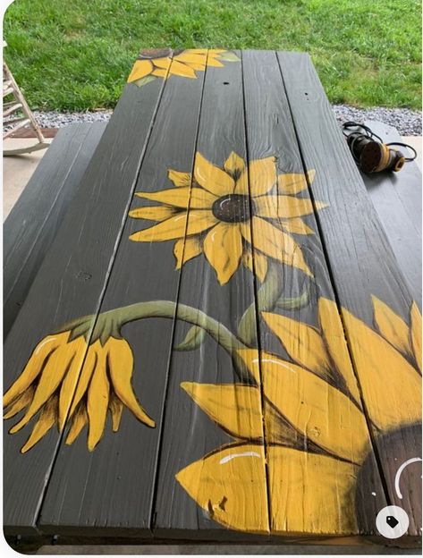 Kippi at Home - So Fun! DIY Sunflower Picnic Table 🌻🌻🌻... Painted Picnic Tables, Dekor Diy, Fence Art, Furniture Couch, Unique Houses, Apartment Furniture, House Diy, Backyard Projects, Diy Pallet