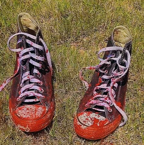 Red Lace Shoes, Apocalypse Converse, Adam Stanheight Aesthetic, Diy Converse Ideas, Gore Clothes, Blood Converse, Apocalypse Shoes, Gore Fashion, Converse Design