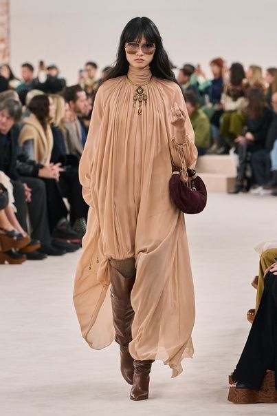 Chloe Fall Winter 2024, Georgette Maxi Dress, 2024 Runway, Best Of Fashion Week, Chloe Dress, Dress 2024, Fall Winter 2024, Runway Collection, Fashion Show Collection