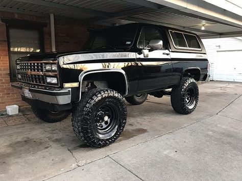 @k5_mafia - Instagram:「1989 K5 Blazer Owner: @erik.gonz #1989 #k5 #gmc #jimmy #gmcjimmy #k5mafia #k5jimmy #k5blazer #chevy #chevyk5 #chevyk5blazer #chevrolet…」 Custom Blazers, Jeep Scout, Chevy Blazer K5, Truck Memes, Blazer K5, Gmc Jimmy, Chevy Blazer, K5 Blazer, Lifted Chevy