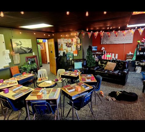 Make your classroom warmer and inviting by simply using paint and lights. Basement Classroom Ideas, Indie Classroom, High School Classroom Aesthetic, Classroom Aesthetic Elementary, Therian School, Academia Classroom, Cozy Classroom Ideas High School, Cottagecore Classroom, Dream Teacher