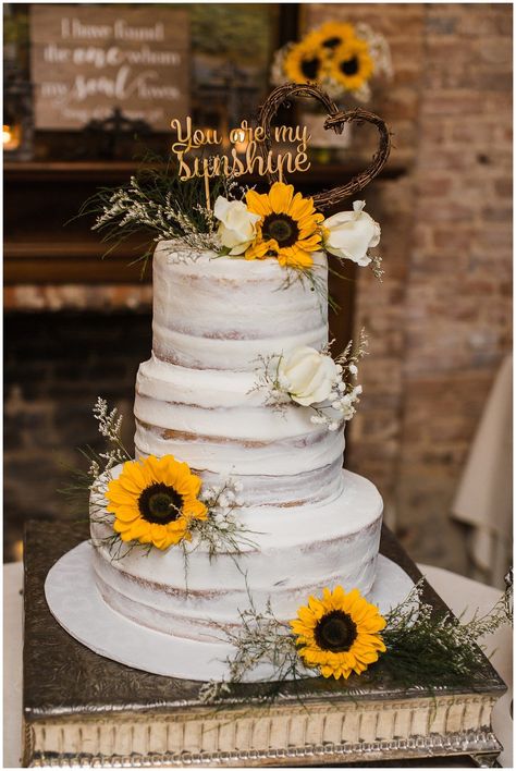 Wedding Cake With Flowers, Sunflower Wedding Cake, Sunflower Wedding Decorations, Cake With Flowers, Sunflower Themed Wedding, Lady Of The Lake, Wedding Cake Rustic, Wedding Cakes With Flowers, La Wedding