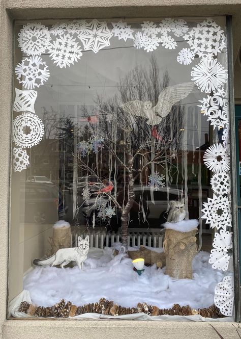 Winter Retail Window Display, Winter Window Display Store Fronts, Winter Window Display, Christmas Shop Window, Holiday Window Display, Boho Market, Shop Displays, Winter Window, Retail Windows