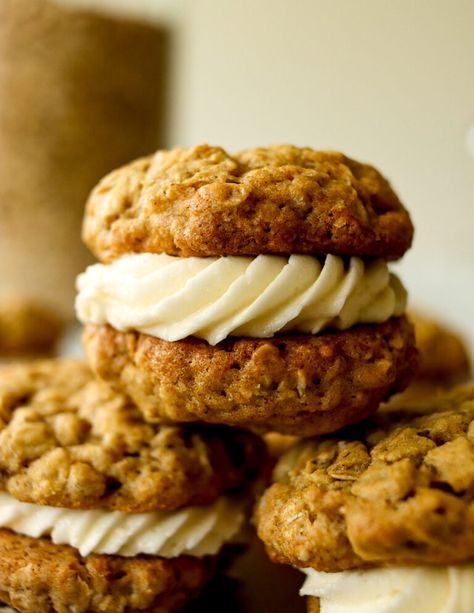 Homemade Soft Chewy Oatmeal Cream Pie Recipe: - Tiny Farm Big Family Oatmeal Cream Pie Recipe, Easy Cream Pie, Oatmeal Cream Pie, Oatmeal Pie, Cookies Chewy, Tiny Farm, Oatmeal Cream Pies, Homemade Oatmeal, Cream Pies