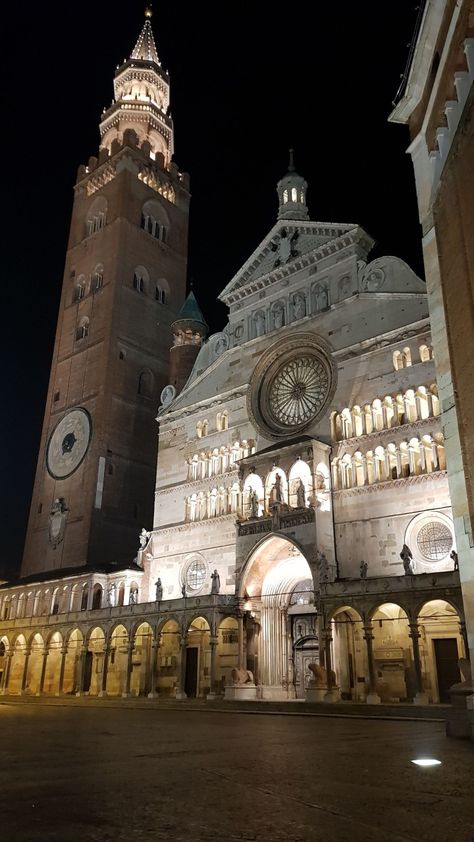 Cremona by night Ferry Building, Tourist Attraction, Ferry Building San Francisco, Big Ben, Italy, In This Moment, Building, Travel, Quick Saves