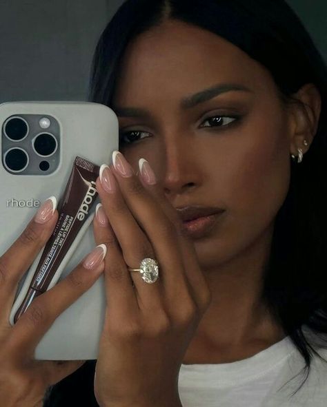 Jasmine Tookes Ring, Jasmine Tookes Wedding Ring, Jasmine Tookes Nails, Hailey Bieber Wedding Ring, Hailey Bieber Ring, Hailey Bieber Engagement Ring, Jasmine Tookes Style, Hailey Bieber Wedding, Queen Wedding Dress