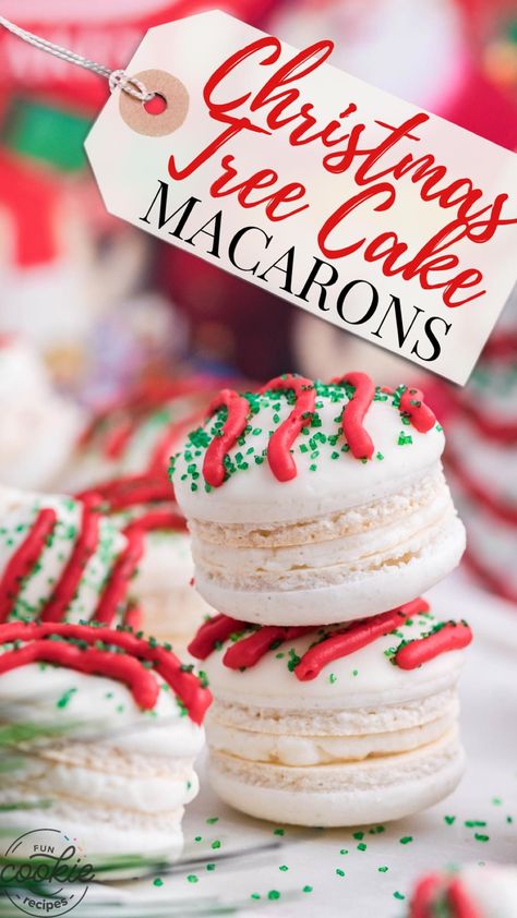 Christmas Tree Cake Macarons, Christmas Macarons Flavors, Macroons Recipe, Sabbat Recipes, Mom Desserts, Macaroons Christmas, Christmas Macaron, Easy Macaroons Recipe, Sweet Business