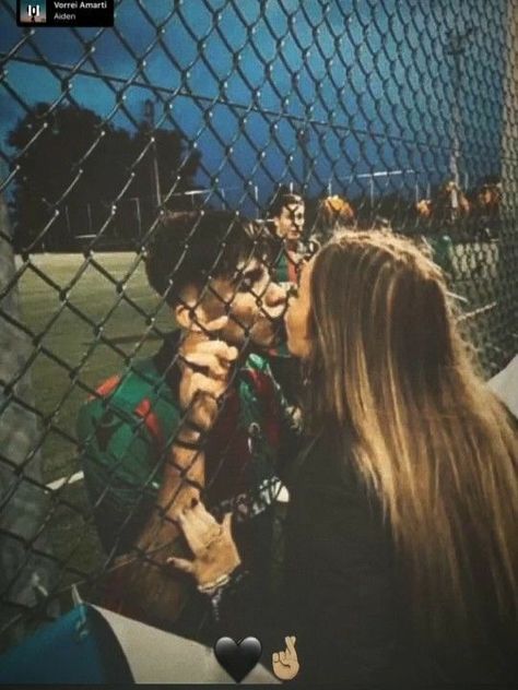 Soccer Bf And Gf, Soccer Couple Aesthetic, Futbol Couple, Soccer Couple Pictures, Football Couple Pictures, Soccer Bf, Football Couple, Cute Soccer Couples, Football Motivation