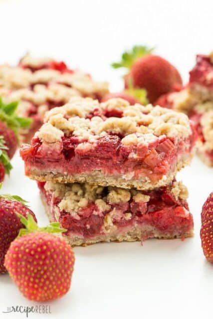 Strawberry Rhubarb Bars, Rhubarb Bars, Strawberry Rhubarb Crisp, Cookie Base, Cookie Toppings, Rhubarb Crisp, Crumble Bars, Oatmeal Cookie, Rhubarb Recipes