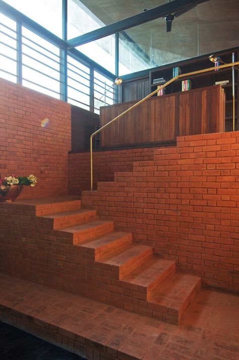 The Brick Kiln House by SPASM Design Architects Natural Interior Design, Building Stairs, Country House Design, Rustic Bathroom Designs, Modern Home Interior Design, Red Brick House, Brick And Wood, Interior Stairs, Small Village