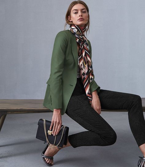 Jacquard Blazer, Trousers Outfit, Blazer Outfits Casual, Work Dresses For Women, Blazer Outfit, Stylish Work Outfits, Workwear Fashion, Stylish Clothes For Women, Casual Work Outfits