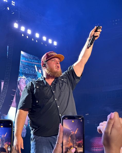 crossed another artist off my concert Bucket List. As I’m Growin’ Up and Gettin’ Old, I realize life is too short not to have a Damn Good Time. Thank you Luke Combs for 2 amazing nights of good country music! 🤠 Concert Bucket List, Good Country Music, Best Country Singers, Best Country Music, Luke Combs, Mr. Love, Glen Powell, Country Stuff, Music Taste