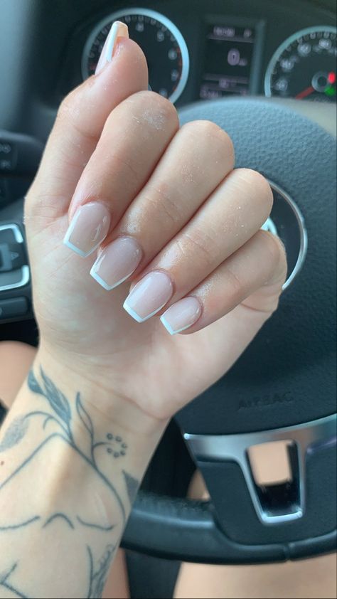 Simple nail with white outline -nude base Almond Shaped Nails Acrylic, Outline Nails Design, Mercedes Nails, Gel Manicure French, Nails With White Tips, Outline Nails, 23 Nails, Nude Nail Ideas, Square Oval Nails