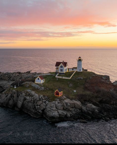 Nubble Lighthouse, York Maine, Tank Stand, Maine Usa, Before Sunrise, Travel South, Western Europe, Beautiful Architecture, Betta Fish