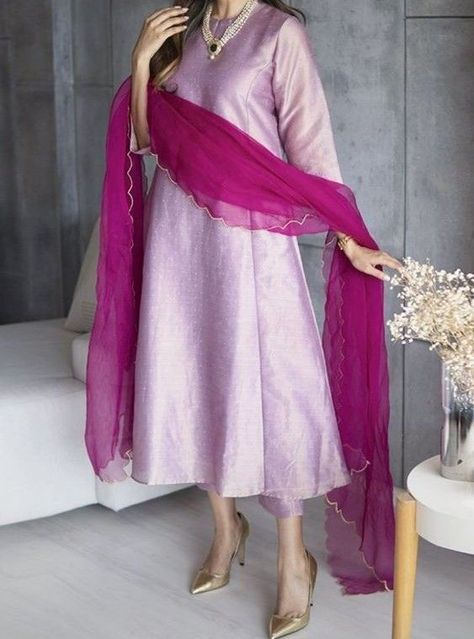 Organza Suit Design, Organza Suit, Plain Suit, Simple Suit, Combination Dresses, Casual Indian Fashion, Salwar Kamiz, Traditional Indian Outfits, Trendy Dress Outfits