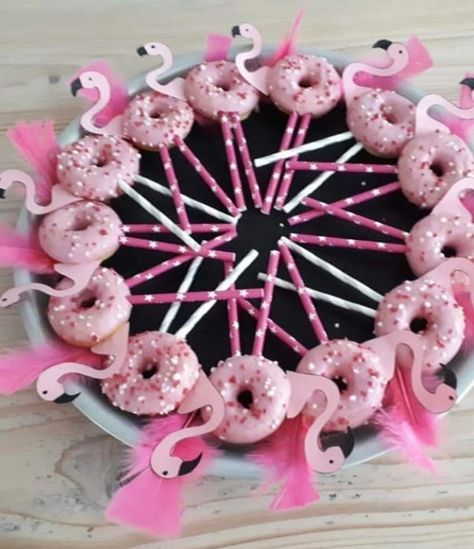 Flamingo Party Food, Flamingo Birthday Theme, Flamingo Party Ideas, Flamingo Birthday Cake, Pink Flamingo Birthday, Bubble Cake, Donut Tower, Flamingo Themed Party, Flamingo Cake