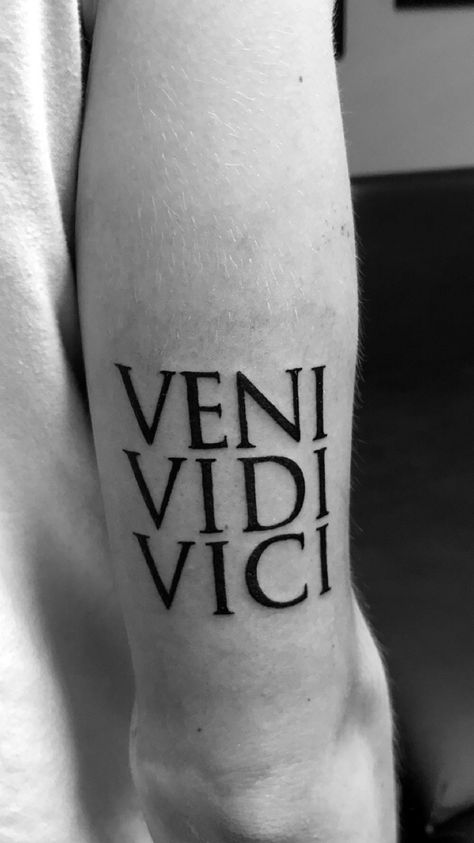 Veni Vidi Vici Tattoo, Tattoo Back Of Arm, Latin Tattoo, Tricep Tattoos, Band Tattoos For Men, Japanese Tattoos For Men, Italian Tattoos, Phrase Tattoos, Dragon Sleeve Tattoos