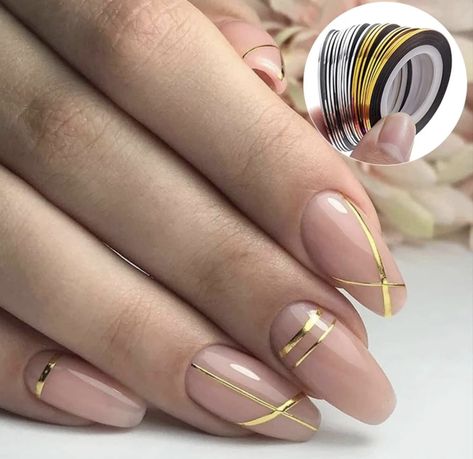 Line Nail Designs, Tape Nail Art, Multicolored Nails, Line Nail Art, Matte Nail Art, Silver Nail Art, Nail Art Stripes, Nagellack Trends, Geometric Nail Art