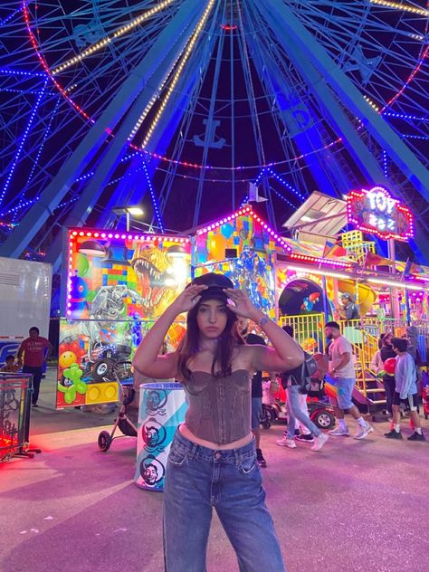 Fair Outfit Ideas Carnival Aesthetic, The Fair Outfits, Cute Outfits For The Fair, Fright Fest Six Flags Outfit, Town Fair Outfit, Fair Aesthetic Outfits, Funfair Outfit Ideas, Fair Instagram Pictures, Cute Fair Outfits