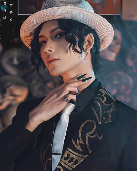 Kibutsuji Muzan from『Demon Slayer Kimetsu no Yaiba』cosplayed by ：🇯🇵 昭君TOUCH ~.~ Muzan Kibutsuji Cosplay, L Cosplay, Demon Slayer Cosplay, Kibutsuji Muzan, Muzan Kibutsuji, Cosplay Boy, Male Cosplay, Cosplay Characters, Amazing Cosplay