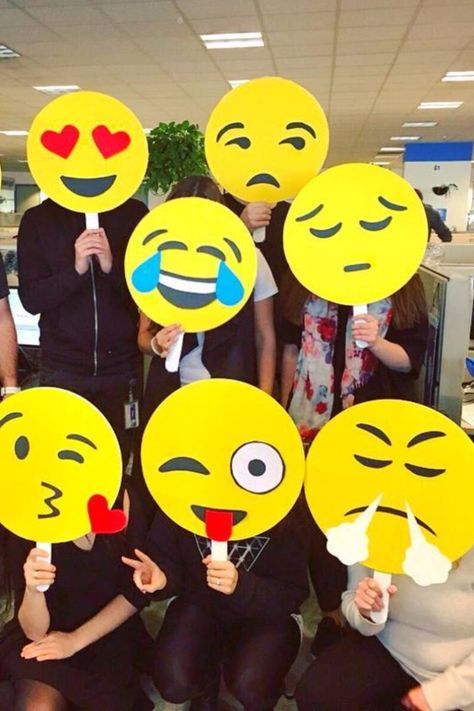 Epic Emoji, Emoji Costume, Party Emoji, Group Halloween Costume Ideas, Office Halloween Costumes, Best Group Halloween Costumes, Emoji Birthday Party, Teacher Halloween Costumes, Emoji Party