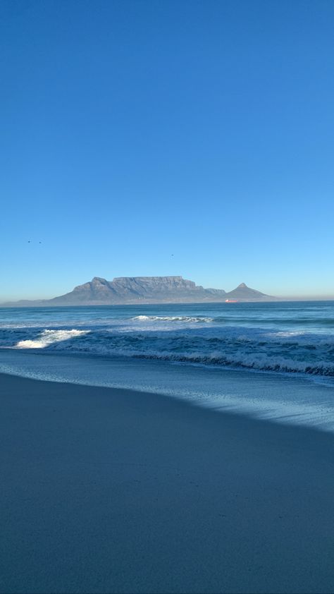 South Africa Beach, Table Mountain Cape Town, Cape Town Travel, Mountain Aesthetic, Beach Instagram Pictures, Vacation Mood, Fun Places To Go, Table Mountain, Sunset Landscape