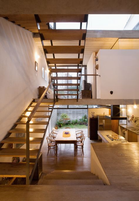 Juranda House by Apiacás Arquitetos. Escalier Design, Japanese Interior, Japanese House, A Living Room, Open Floor, Open Floor Plan, 인테리어 디자인, House Inspiration, Interior Architecture Design