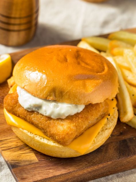 Step-by-step guide to make the perfect Filet-O-Fish burger Mcdonald’s Filet Fish, Fillet O Fish, Filet O Fish, Fish Burger, Homemade Tartar Sauce, Fish Fillets, Low Fat Cheese, Tartar Sauce, White Fish