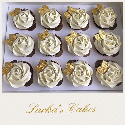 Golden Anniversary Cupcakes, 50th Anniversary Cupcakes, White And Gold Cupcakes, Golden Cupcakes, Piping Ideas, Bday Cupcakes, Rosette Cupcakes, Gourmet Pastries, Anniversary Cupcakes