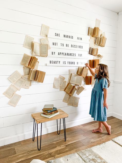 Diy Book Wall, Wall Letter Board, Wall Letter, Elementary Classroom Decor, House Loft, Board Display, Book Wall, Library Displays, Cool Books