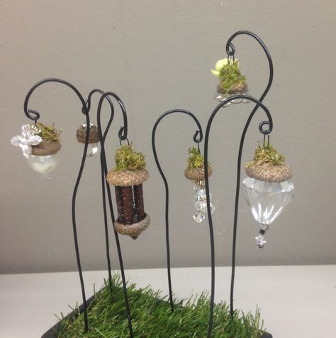 Natural Fairy Garden, Homemade Fairy Houses, Fairy House Accessories, Fairy Garden Lantern Ideas, Fairy Sticks Diy, Enchanted Fairy Garden, Fairy Trinkets Diy, Diy Fairy Garden Accessories, Fairy Garden Diy Accessories