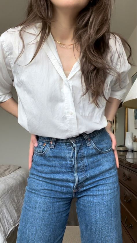 Female Button Up Outfits, Jeans And Button Up Shirt Women, Jean Button Up Shirt, Jean Fits, Emily Henry, Minimalism Style, Outfits For Fall, Artist Fashion, Spring Forward