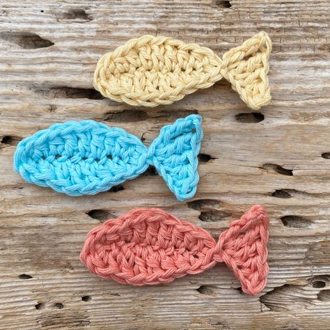 Crocheted Fish, Appliques Au Crochet, Crochet Fish Patterns, Marque-pages Au Crochet, World Ocean Day, Crochet Applique Patterns Free, Crochet Fish, Ocean Day, Fish Pattern