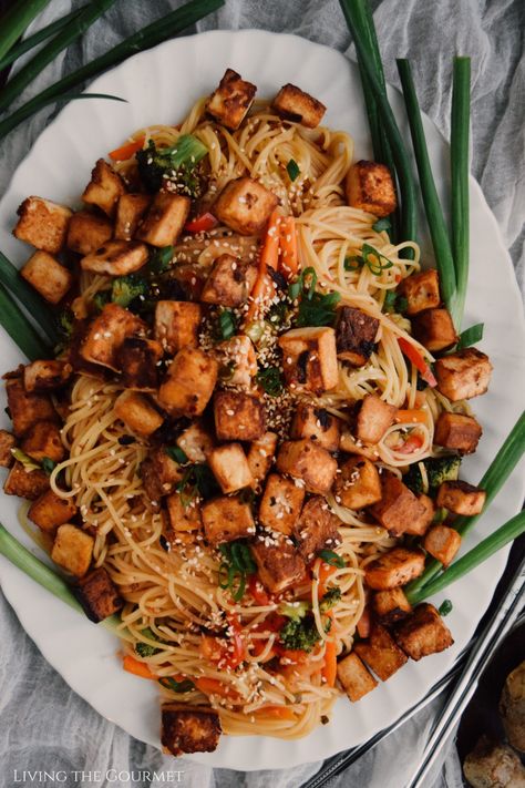 Honey Garlic Tofu, Garlic Tofu, Cave Woman, Tofu Noodles, Honey Garlic Sauce, Food Savory, Tofu Recipes, Honey Garlic, Noodle Recipes