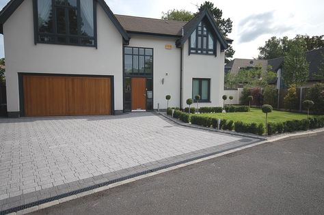 Driveway Landscape, Front Garden Ideas Driveway, Block Paving Driveway, Garden Ideas Driveway, Beautiful Driveways, Modern Driveway, Resin Driveway, Driveway Ideas, Paving Ideas